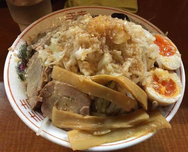 「油めん　マヨネーズ以外全部」@らーめん ぽっぽっ屋 水道橋店の写真