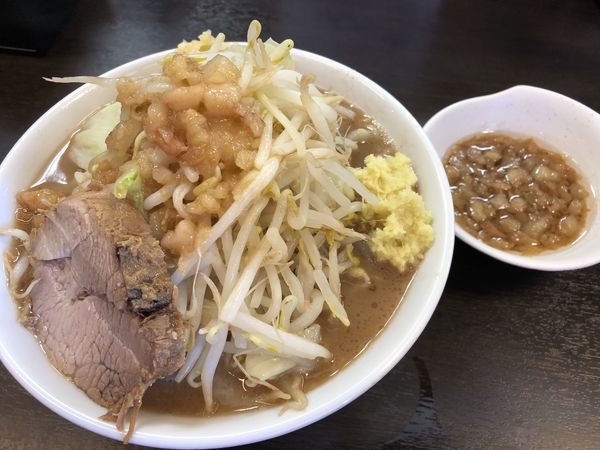 「ラーメン 少＋缶ビール」@ラーメンどでん 大宮店の写真