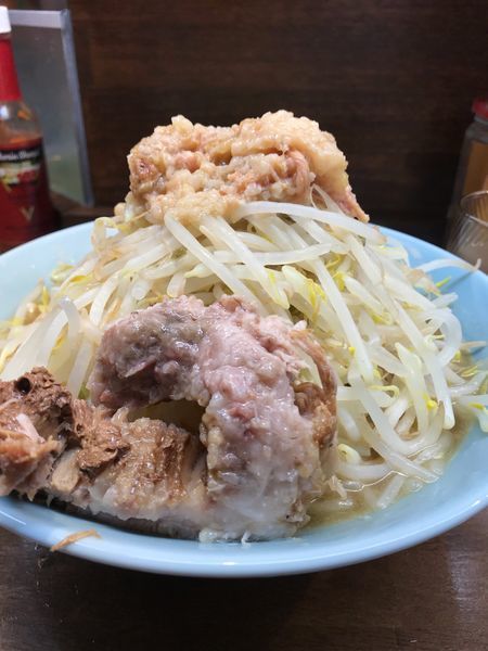 「ラーメン中」@立川マシマシ OGKB店の写真