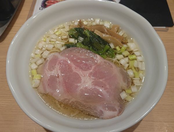 「鶏だし塩らーめん」@麺処 景虎 新越谷ヴァリエ店の写真