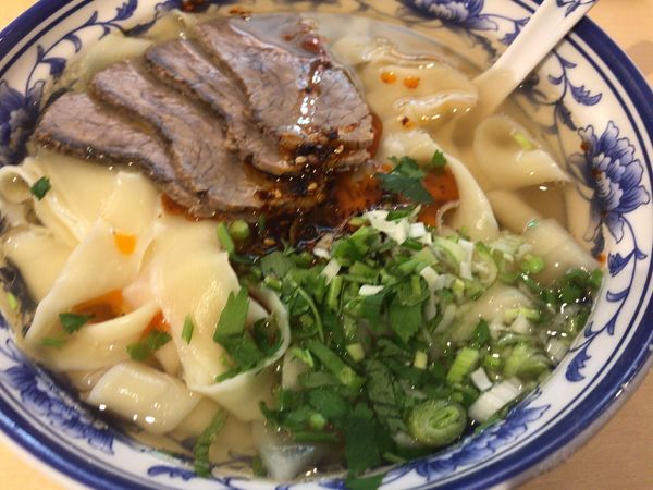 「蘭州拉麺880円中帯麺」@中国蘭州牛肉拉麺 蘭少爺の写真