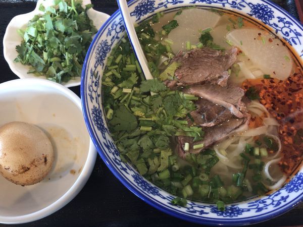 「蘭州牛肉麺880円＋パクチーマシ120円」@味香園 蘭州牛肉麺 西川口店の写真