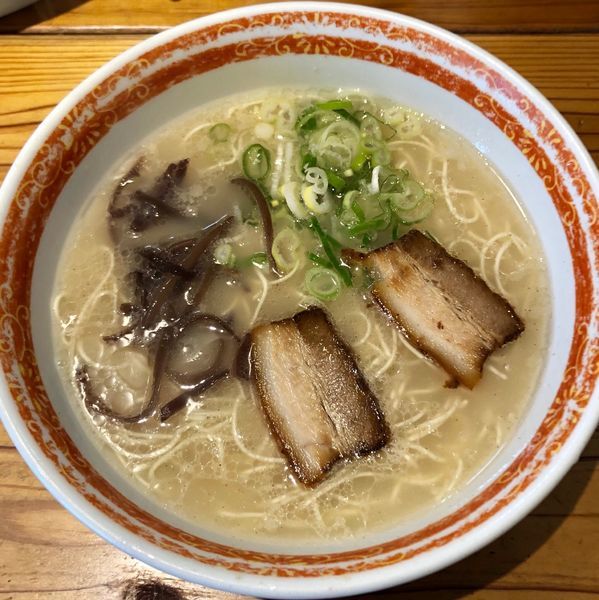 「博多ラーメン (570円)」@めんくいや 博多駅東店の写真