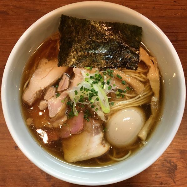 「醤油らーめん 全部入り」@麺処 びぎ屋の写真