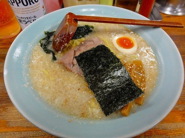 「ラーメン並650円　缶500ミリビール450円」@ラーメンHOUSE リュウビの写真