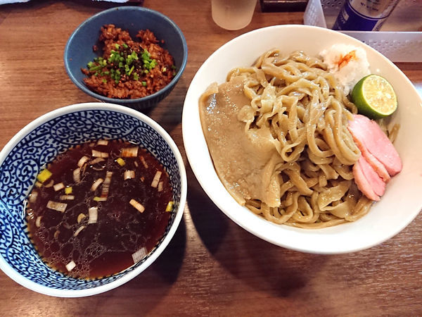 「鴨豚貝の手打ざる中華+なまり節ご飯」@煮干しつけ麺 宮元の写真