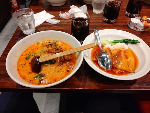 「本日のランチ②(担々麺＋豚バラ丼)985円」@上海華龍 ヤマダ電機LABI1高崎店の写真