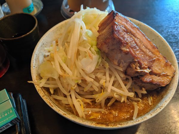 「まかない春二郎　980円+ランチ野菜無料」@二郎系ラーメン 麺屋 春爛漫の写真
