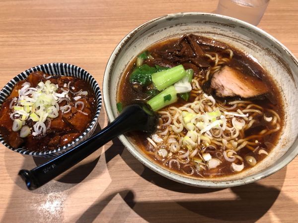 「黒濃ラーメン 700円＋麻婆飯200円」@しゅうまい屋の写真