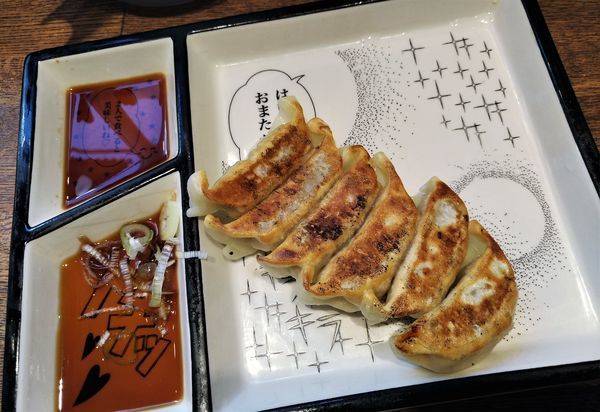 「鹿児島黒ブタ焼き餃子(6個)  550円」@鶏そば十番 156 ICHIKORO 麻布十番店の写真