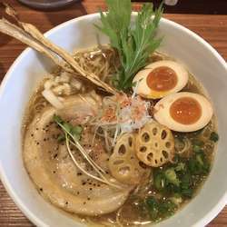 魚だしらぁ麺780円