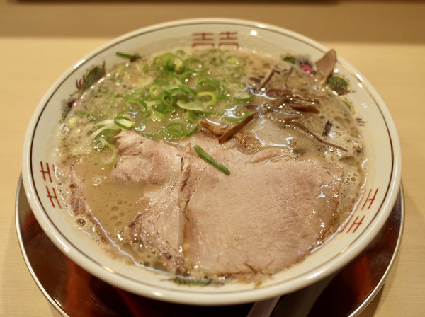 「豚骨らーめん…750円、替玉…100円、辛みそ…50円」@麺屋 赤橙の写真