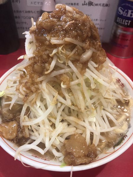 「ラーメン豚2枚800円ヤサイアブラマシニンニク少し」@ラーメン英二の写真