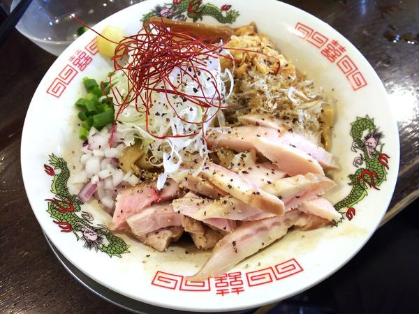 「牛にぼ油そば（スタミナVer.）　750円」@立ち呑み居酒屋 金町製麺の写真