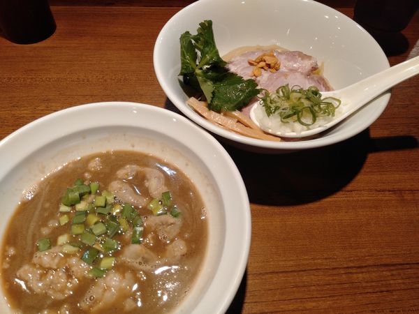「和牛上モツ✖︎豚✖︎魚のつけ麺」@寿製麺よしかわ 川越店の写真