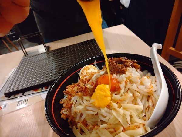 「太麺もやしまぜそば(並盛・チーズ増)1,030円」@らーめん酒場 福籠 通町店の写真