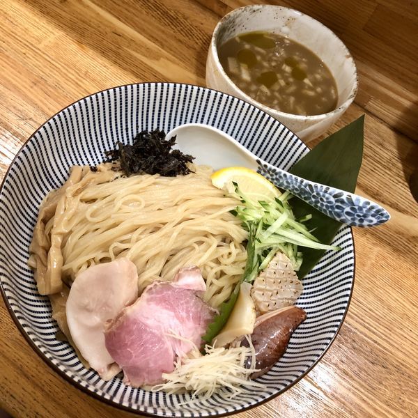 「＜数量限定＞ 冷やし烏賊肝醤油つけそば￥950」@中華そば きなりの写真