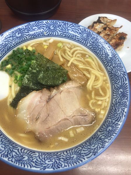 「大門ラーメン 680円+餃子」@ちょっと美味しい中華食堂 大門の写真