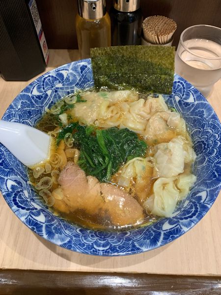 「わんたん麺」@肉厚わんたん麺と手作り焼売 ら麺亭 浅草支店の写真
