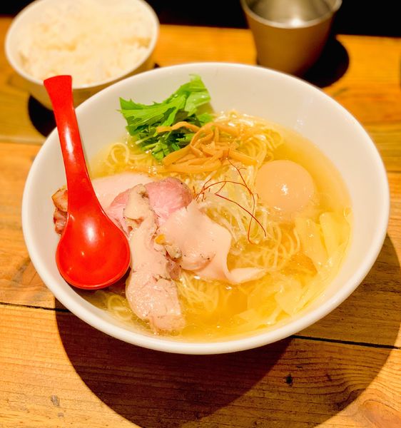 「香菜鶏だし特製塩ラーメン」@麺屋 翔 西新宿本店の写真