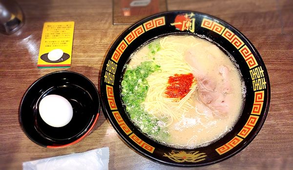 「天然とんこつラーメン+抹茶杏仁豆腐」@一蘭 新宿歌舞伎町店の写真