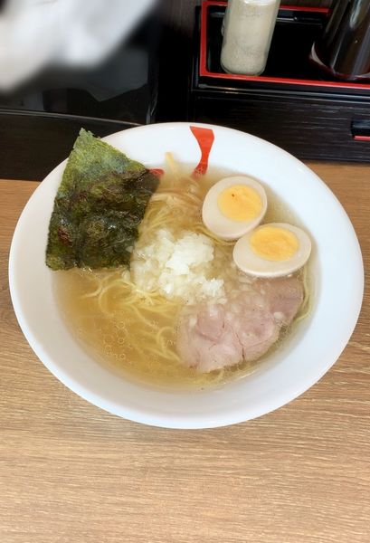 「塩八王子ラーメン (煮玉子入り)」@ら～めん 熊八の写真