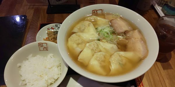 「喜多方ラーメン＋ワンタン」@喜多方ラーメン坂内 新宿パークタワー店の写真