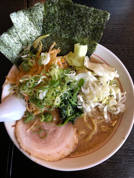 「うまいラーメン中盛り 濃いめ固め多め 辛ねぎ」@松福 富士店の写真