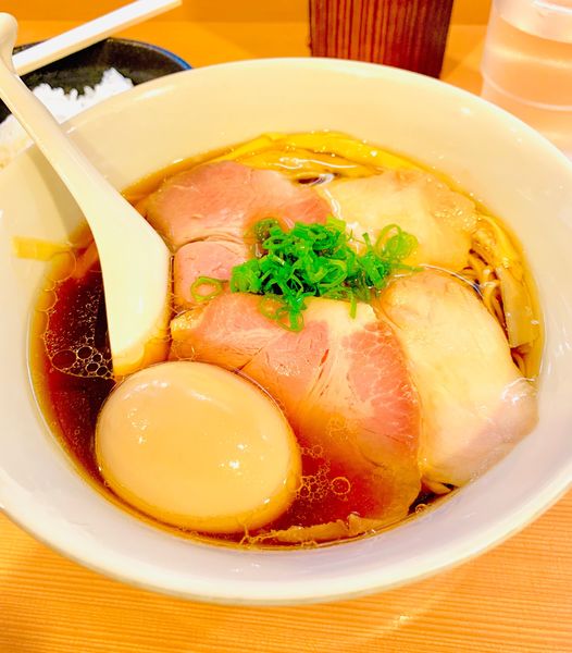 「特製醤油らぁ麺」@らぁ麺 はやし田 新宿本店の写真