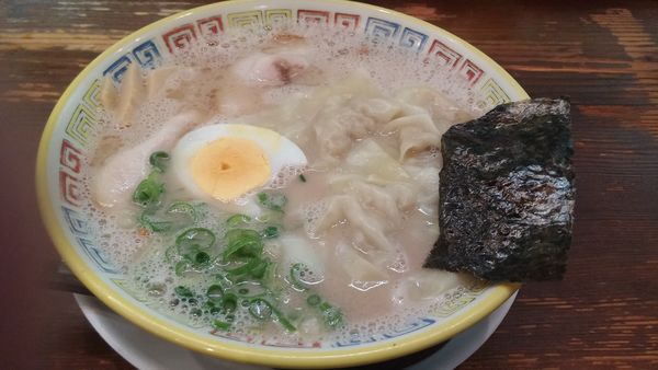 「昔ワンタン830円」@大砲ラーメン 本店の写真