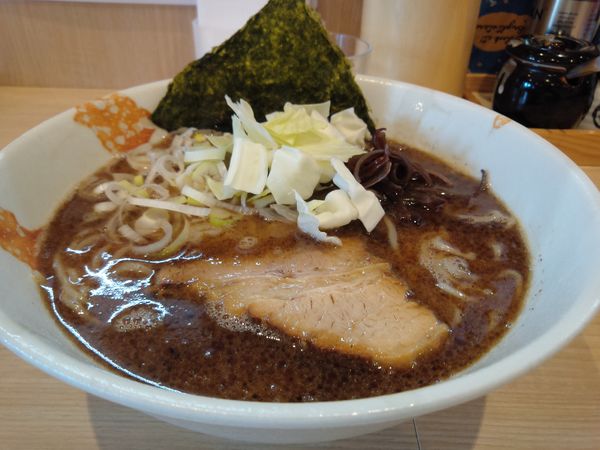 「マー油らーめん８００円」@麺処つむじの写真