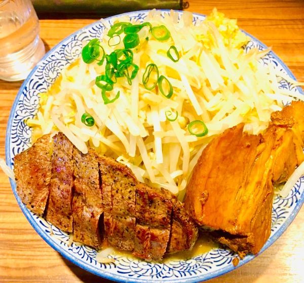 「らーめん野菜増し ステーキ」@ラーメン燈郎の写真
