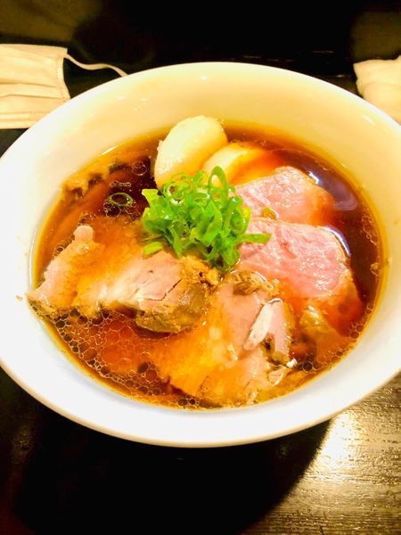 「特性醤油らぁ麺」@らぁ麺 すぎ本の写真