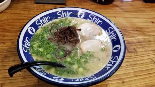 「shinshinらーめん」@博多らーめん ShinShin 天神本店の写真