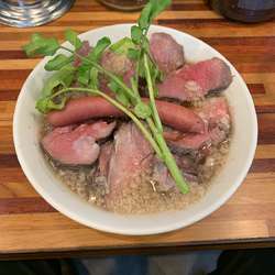 【限定】ワイン薫る猪肉たっぷり猪背脂醤油らーめん