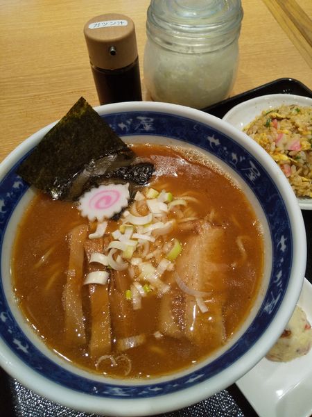 「らーめん780円Aセット(ミニ炒飯)300円」@せたが屋 越谷レイクタウン店の写真