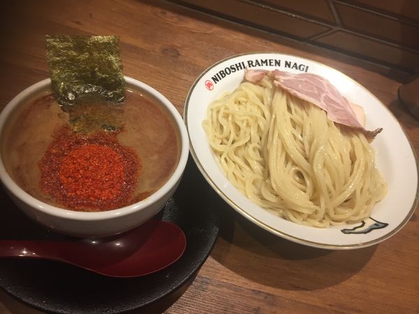 「辛い煮干しつけ麺(大盛)¥950」@NIBOSHI TSUKEMEN 凪 大宮南銀通り店の写真