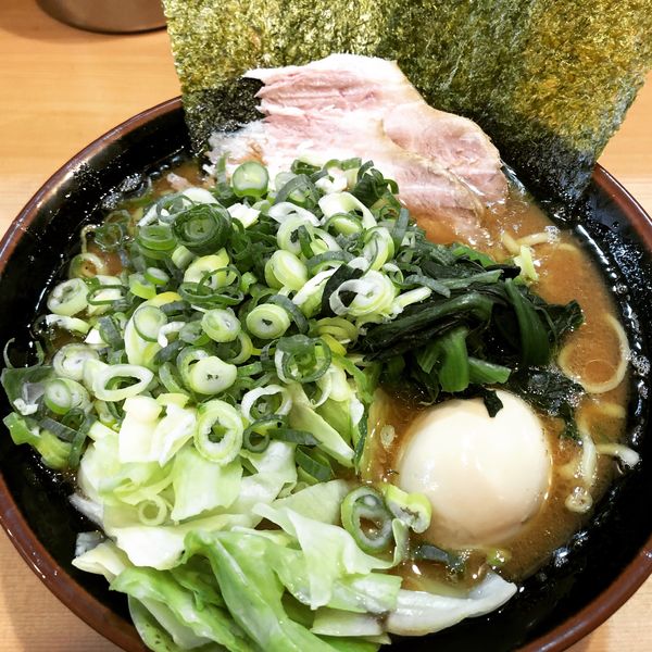 「全部のせラーメン」@横浜家系らーめん 武道家 賢斗の写真