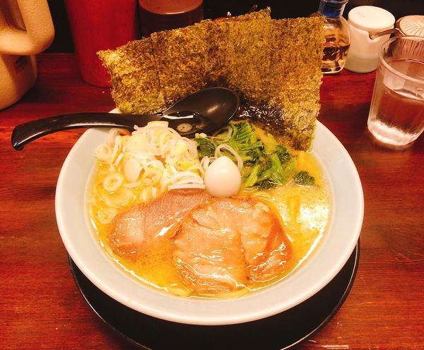 「家系醤油ラーメン」@爛々亭の写真
