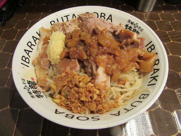 「汁なし（８５０円）＋豚増し２００円」@茨城豚そば 特龍 本店の写真