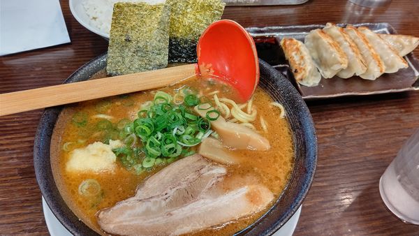 「平日お得なランチセット(味噌らーめん)946円」@らーめん駿 ららん藤岡店の写真