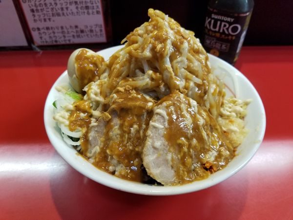 「ニンニクザンマイ＋豚追加＋味玉＋黒烏龍茶」@千里眼の写真