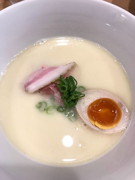 「鶏白湯麺@880円」@らーめんMAIKAGURAの写真