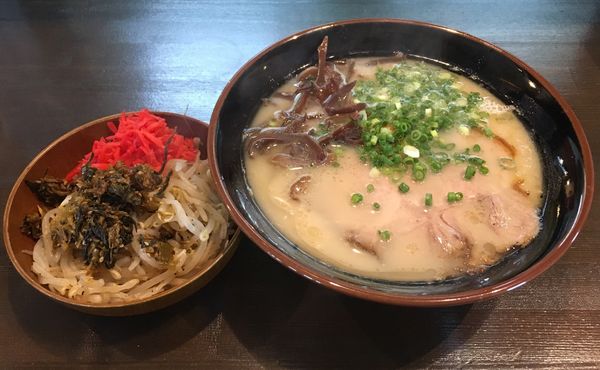 「博多ラーメン(600¥)」@博多らーめん 麺屋 小鉄 日立店の写真