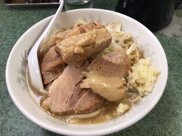 「ぶた入りラーメン(ニンニク) 900円」@ラーメン二郎 新宿小滝橋通り店の写真