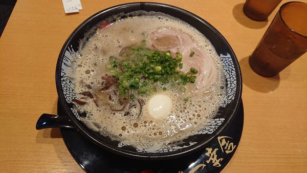 「味玉ラーメン800」@博多一幸舎 西中洲店の写真