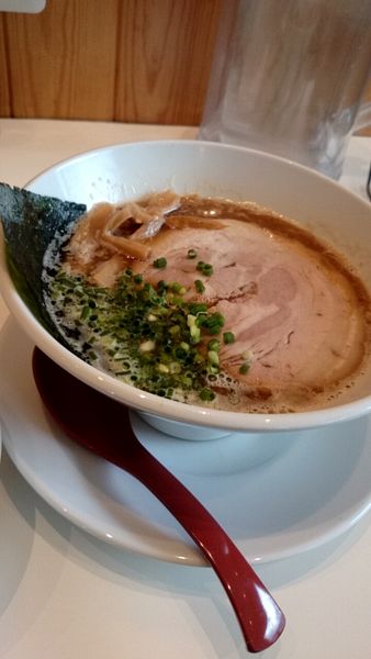 「豚骨ラーメン（醤油） （７７０円）」@らぁ麺食堂 吉凛の写真