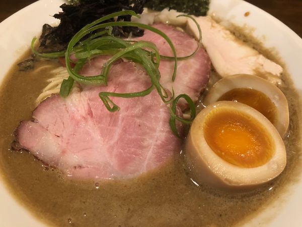 「烏賊ワタ煮干しそば（中）＋全部のせ」@煮干専門 中華そば 平八の写真