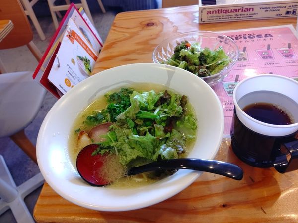 「鶏パイタンラーメン(並盛・130g)825円」@Red Heart kitchenの写真
