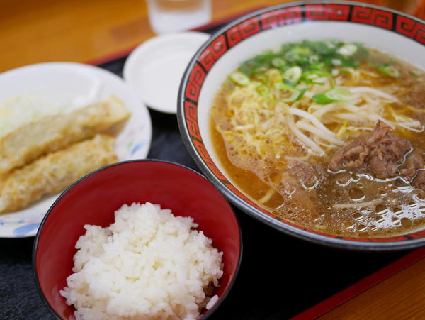 「スジラーメン 麺硬め＋餃子セット」@ラーメン いのよしの写真